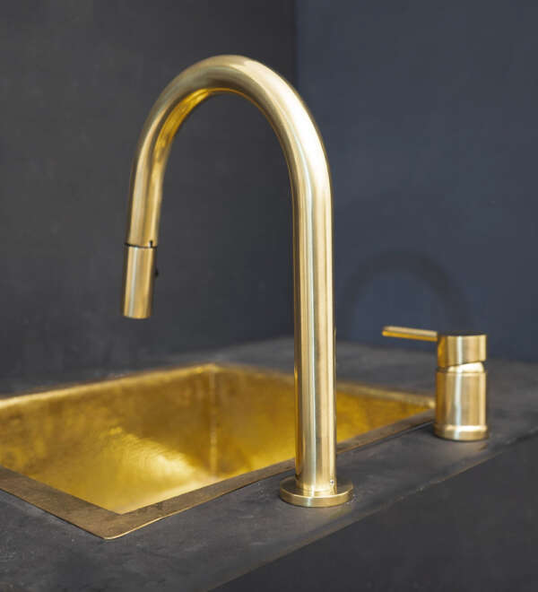 Deck Mounted Unlacquered Brass Single Handle Pull-Down Kitchen Faucet